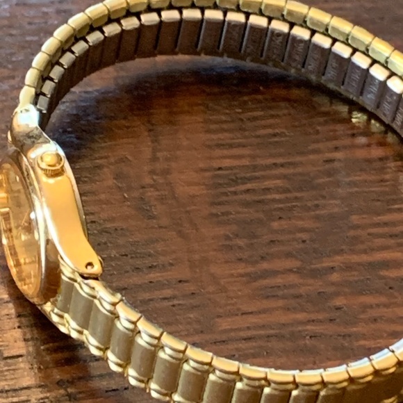 Seiko Nice Small Gold Color Round Dress Watch - Picture 7 of 8